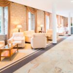 Helle und gemütliche Lounge des Novotel Hildesheim für einen entspannten Silvesteraufenthalt